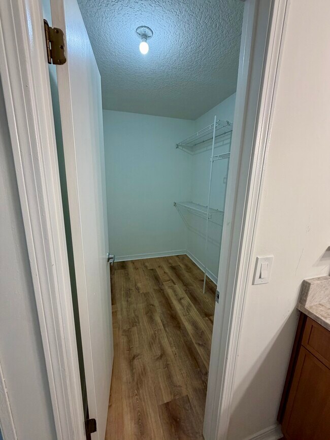 Building Photo - 107 Woodland Dr