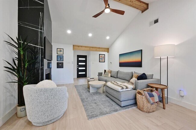 Building Photo - 805 Huntingdon Pl