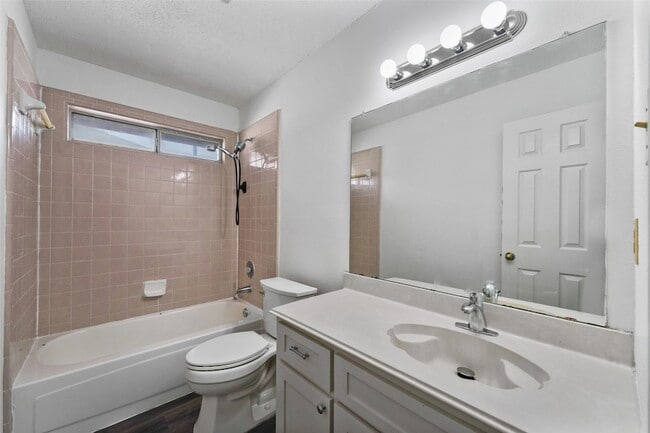 Building Photo - 2600 Waterloo Ln