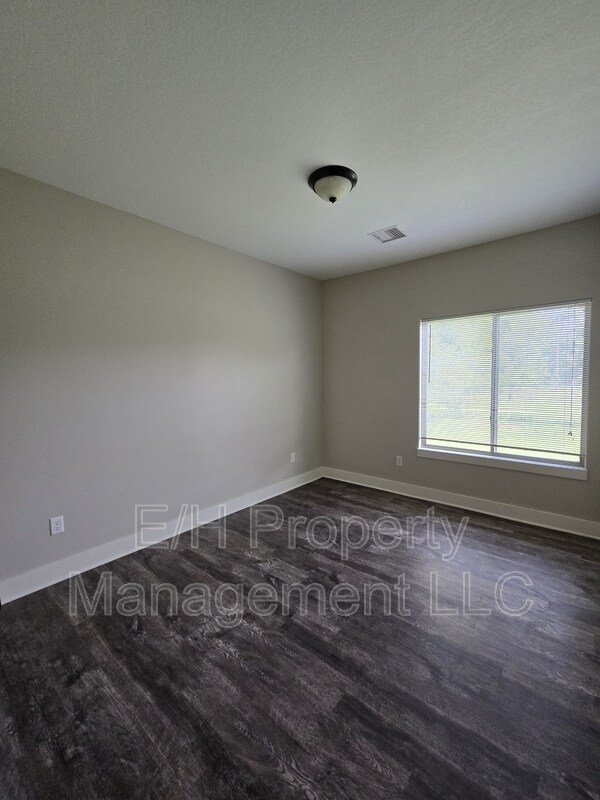 Building Photo - 3321 E Aster St