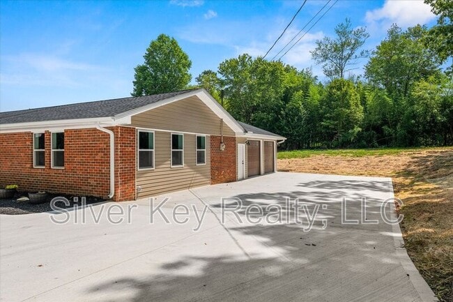 Building Photo - 144 Co Rd 575