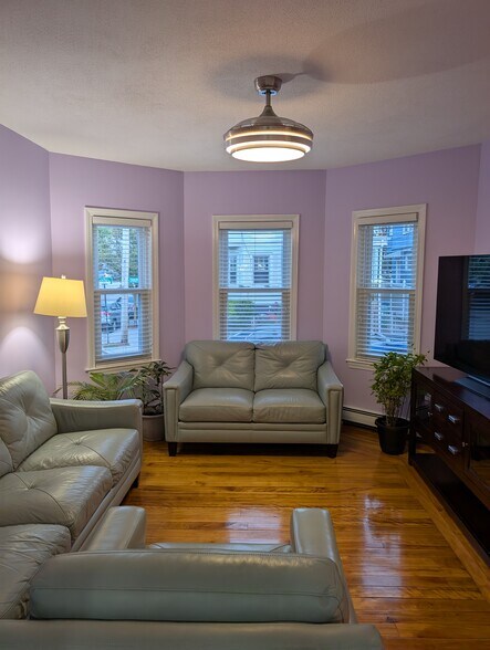 Building Photo - 28 Shapley Ave