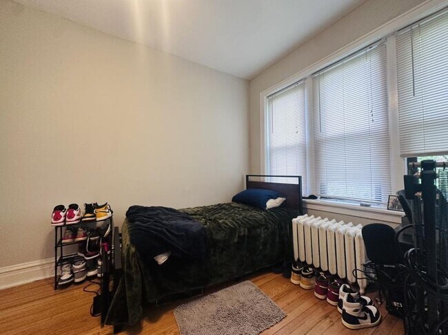 Building Photo - 2 bedroom in Chicago IL 60657