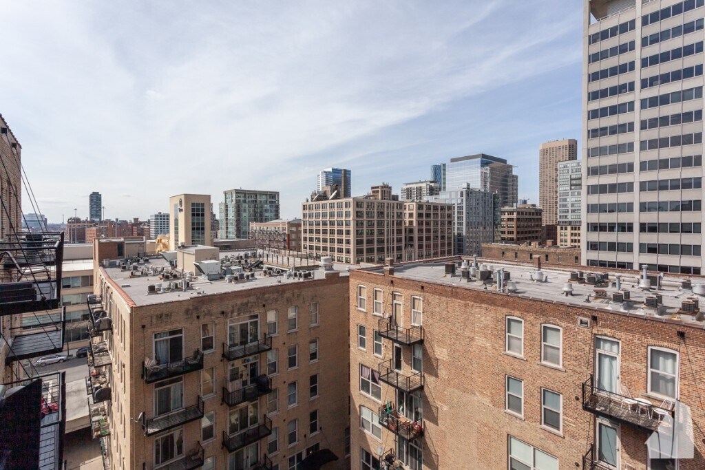 Building Photo - 420 S Clinton St