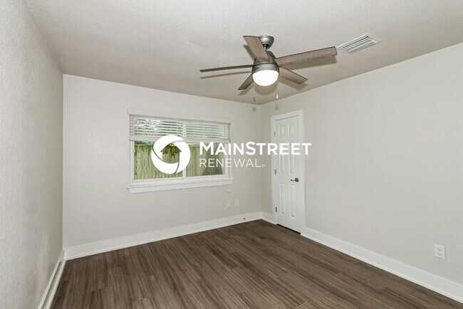 Building Photo - 3 Bedroom Pet-Friendly Home in Houston, TX with Main Street Renewal