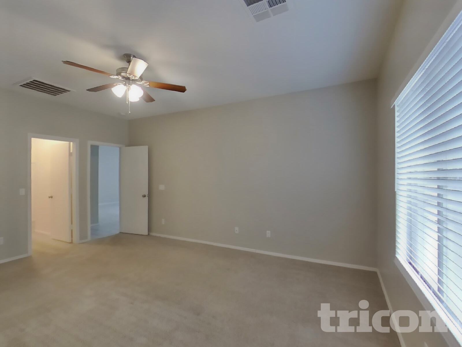 Building Photo - 442 E Cheyenne Rd