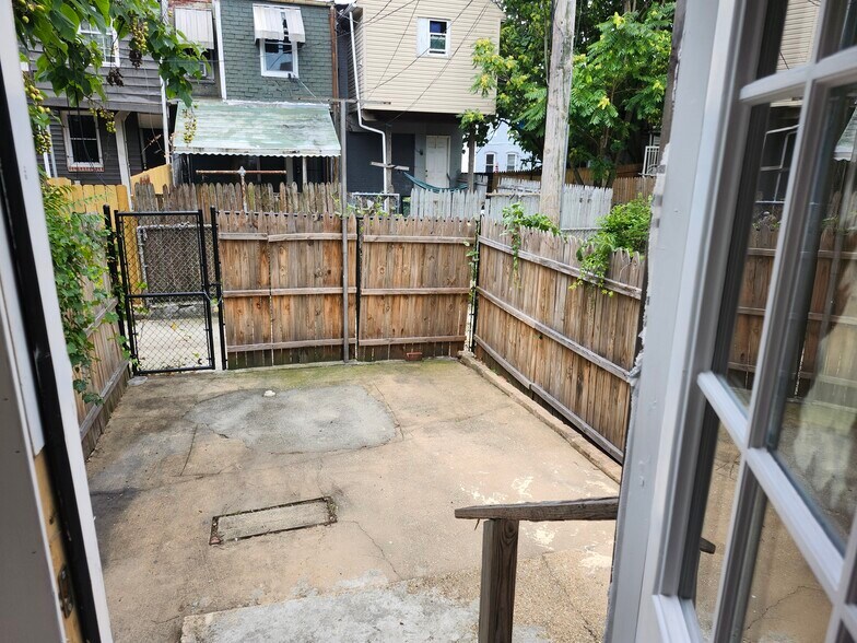 Building Photo - 1609 McKean Ave