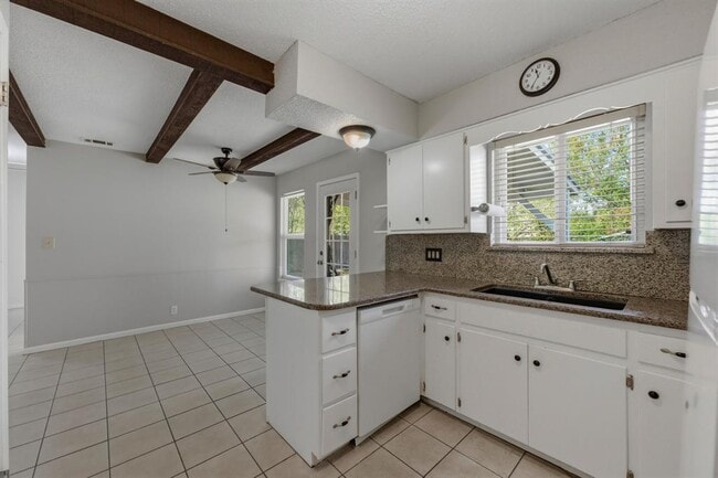 Building Photo - 5704 Cedardale Dr