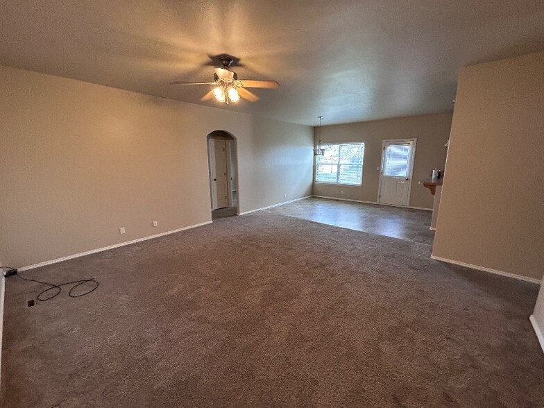Building Photo - 405 El Camino Ave