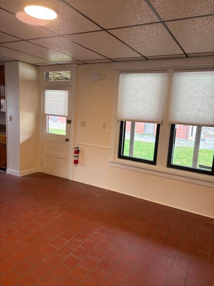 Building Photo - 301 Spring Valley Rd