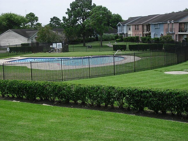 Building Photo - 7045 Chasewood Dr