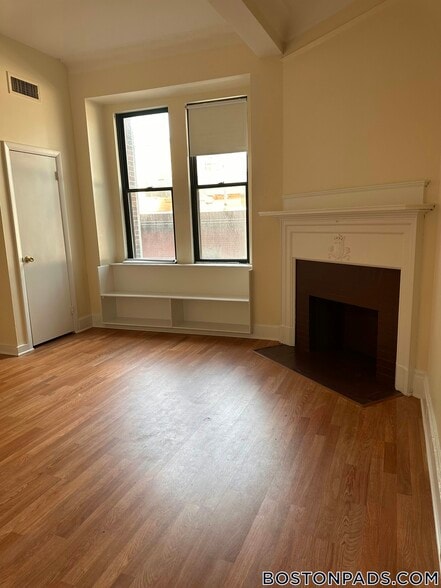 Building Photo - 62 Boylston St