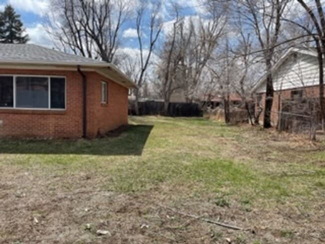 Building Photo - Gorgeous Remodeled 2 bedroom!  Must see in...
