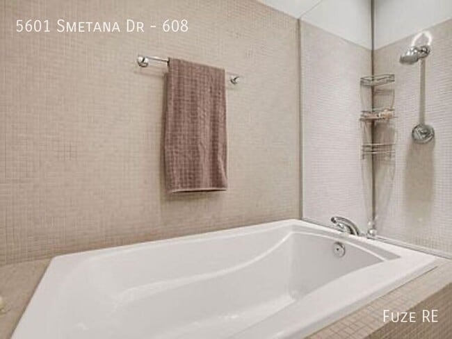 Building Photo - 5601 Smetana Dr