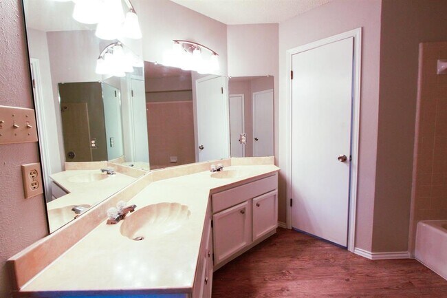 Building Photo - 605 Timber Trail