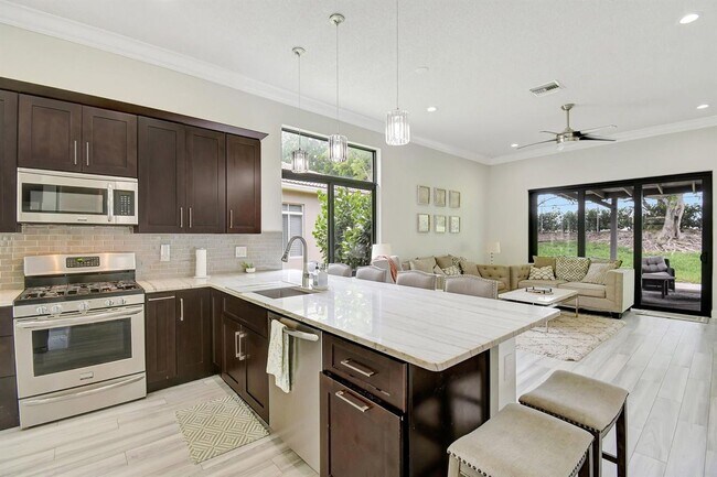 Building Photo - 6041 SW 195th Ave