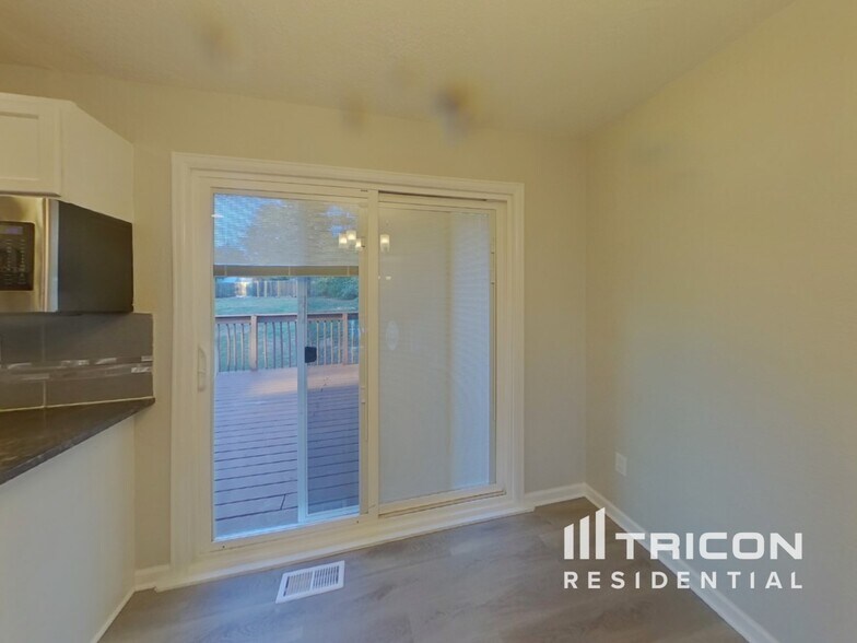 Building Photo - 5014 Bradley Cir