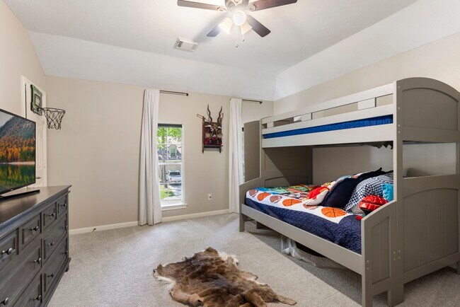 Building Photo - 10 Scenic Mill Pl