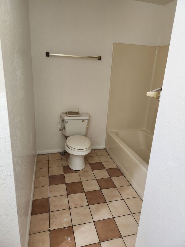 Building Photo - AVAILABLE SOON! 3-Bed 2-Bath Home in Sunny...