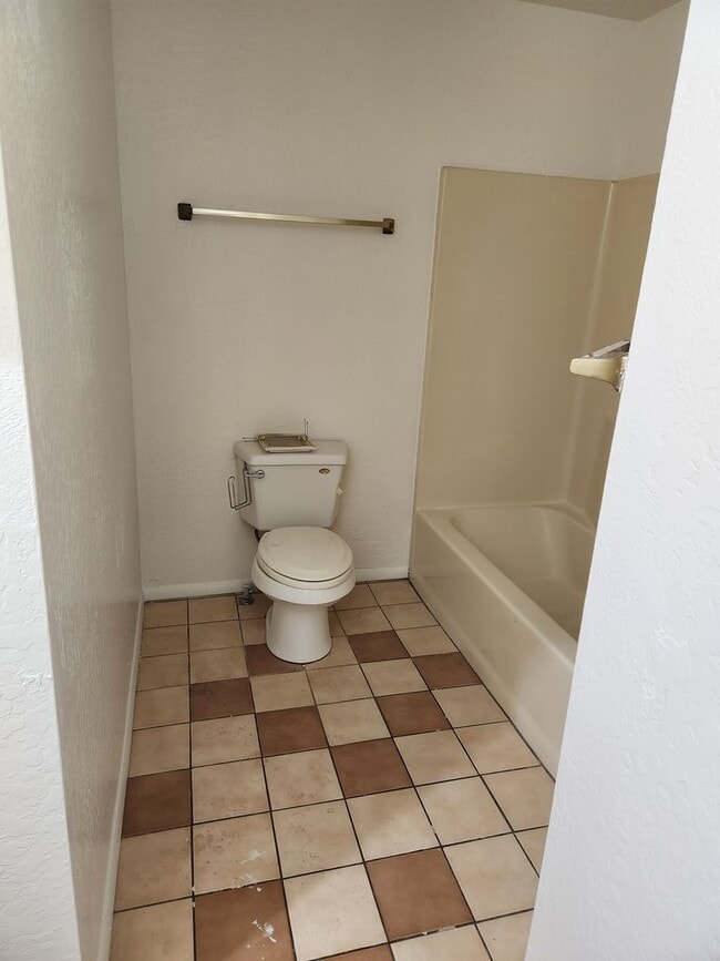 Building Photo - COMING SOON! 3-Bed 2-Bath Home in Sunnyside