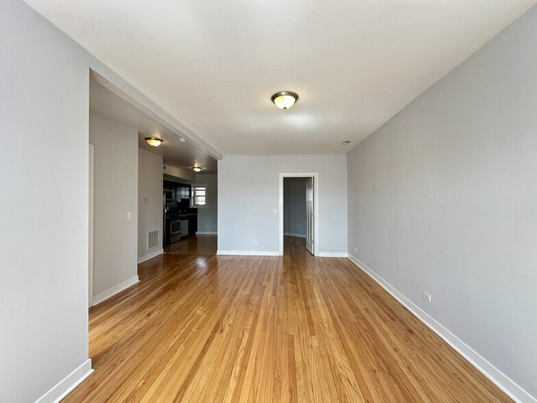 Building Photo - 2402 W Bryn Mawr Ave