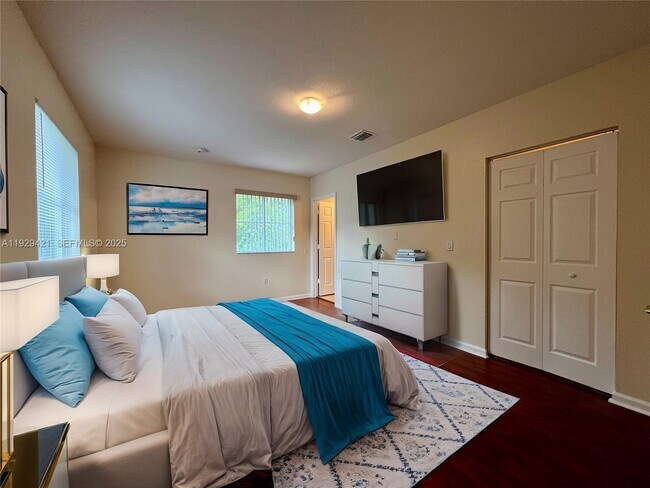 Building Photo - 8208 SW 29th St