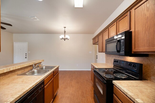 Building Photo - Beautiful 3 Bedroom Townhome located in Lavon,Texas!