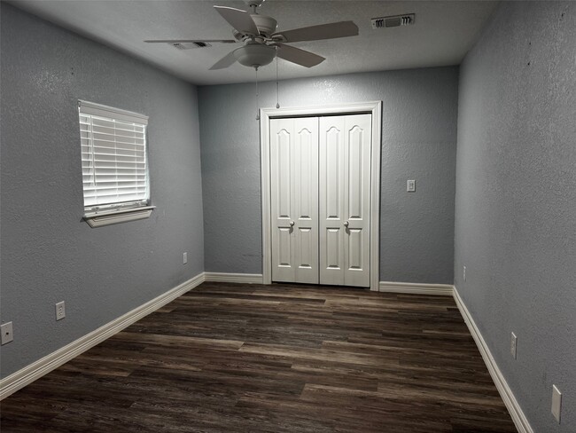 Building Photo - 430 Center Way