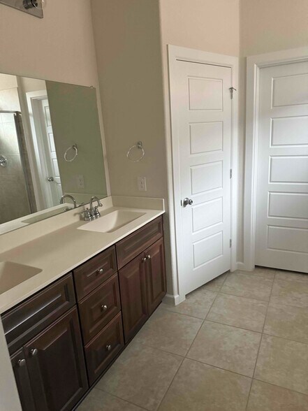 Building Photo - 628 Cherry Hill Rd