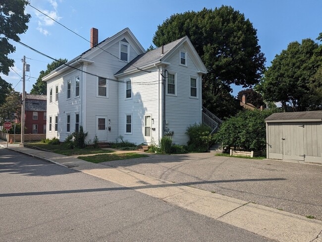 Building Photo - 8 1/2-82 Russia St