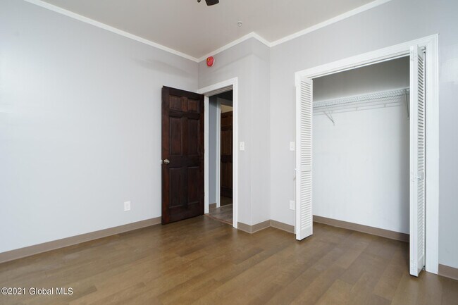 Building Photo - 10 Hall Pl