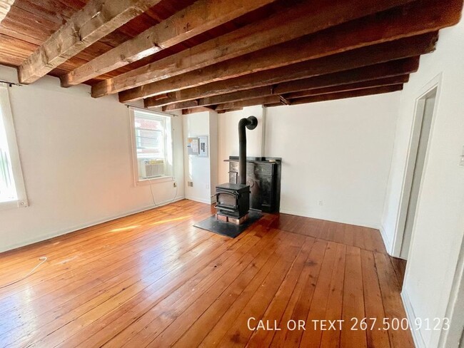 Building Photo - Renovated 2bd apt in Northern Liberties. D...