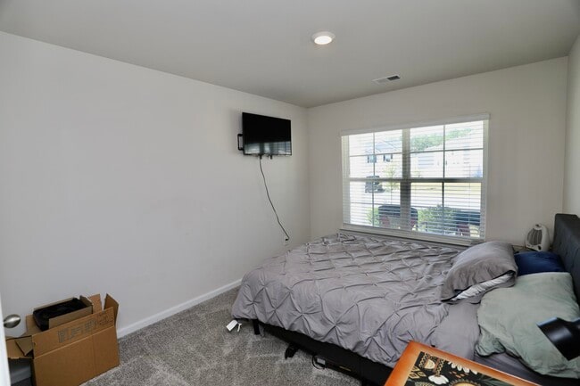 Building Photo - 21 Ciani Ct