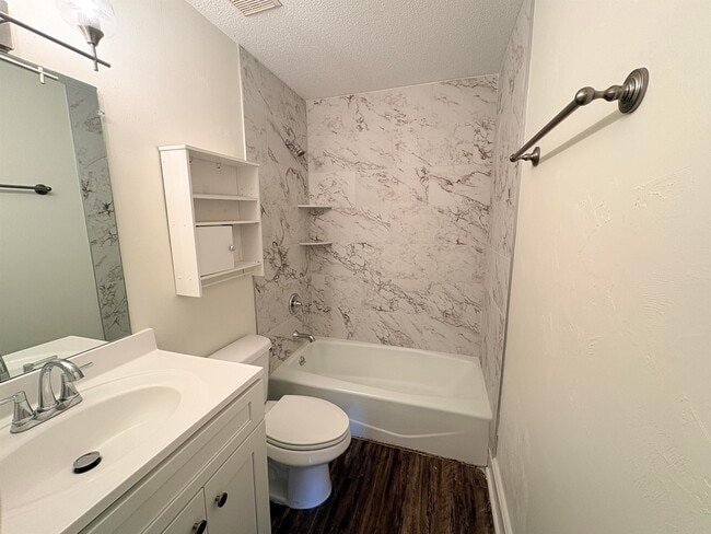 Building Photo - 1543 Coombs Dr