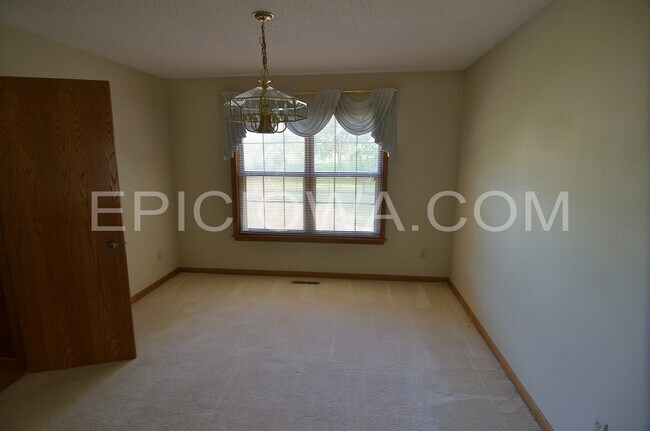 Building Photo - 372 Willshire Ct NE