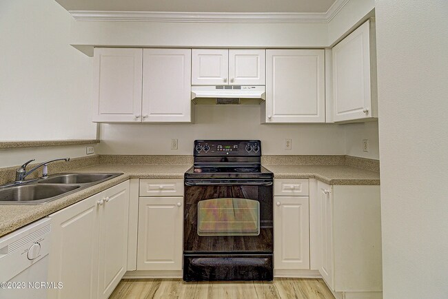 Building Photo - 517 Amberjack Drive