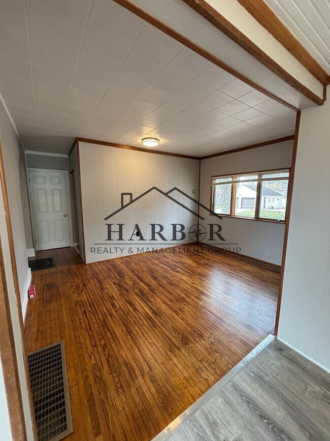 Building Photo - 800 8th Ave SE