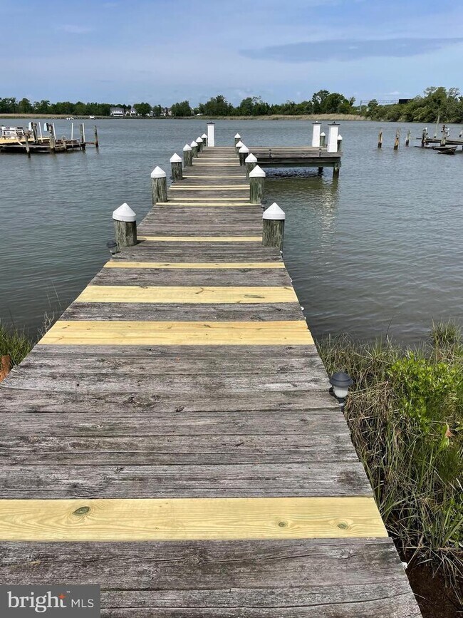 Building Photo - 1819 Sherman Dr