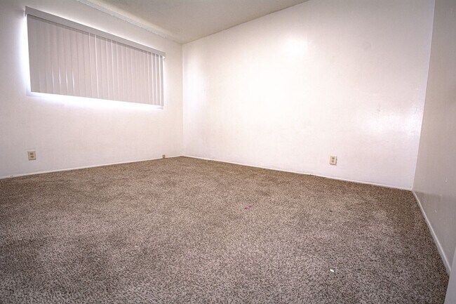 Building Photo - 308 N Azusa Ave