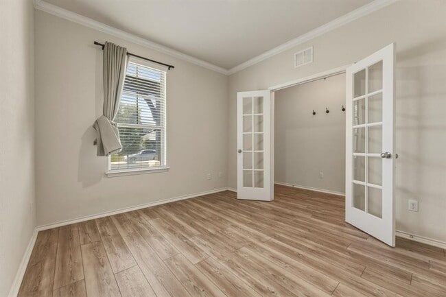 Building Photo - 428 English Oak St