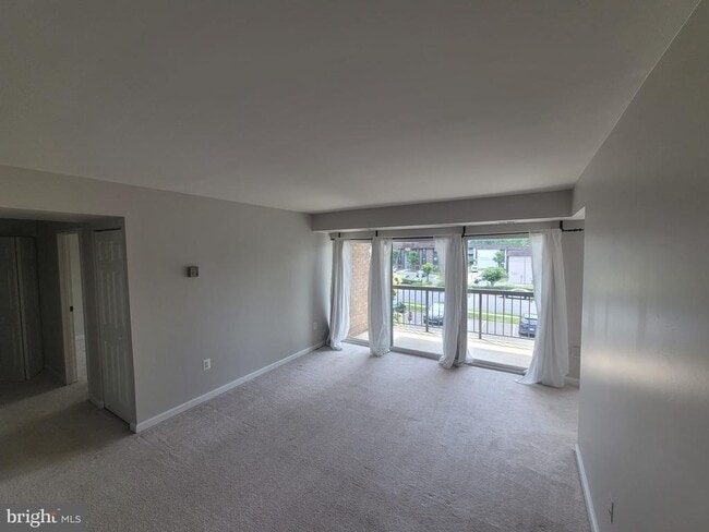 Building Photo - 9730 Kingsbridge Dr