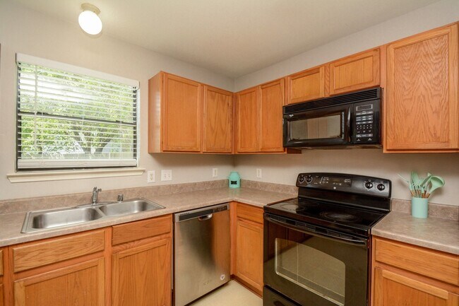 Building Photo - 6835 Lower Arrow Dr