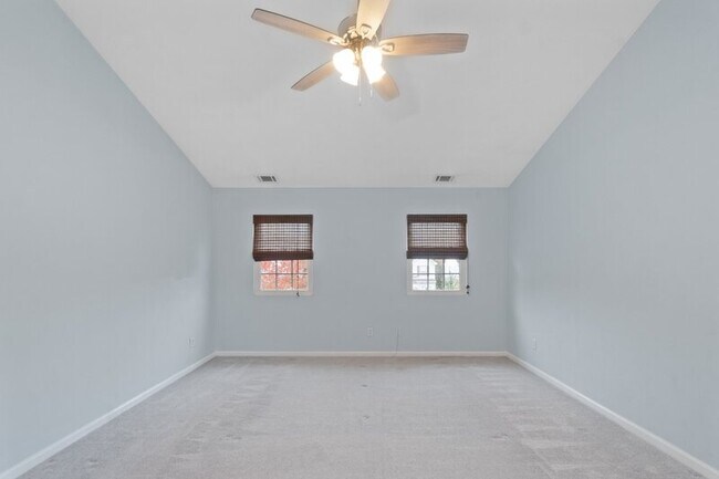 Building Photo - 3708 Gateway Pl