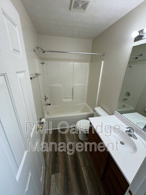 Building Photo - 120 Heather Rd