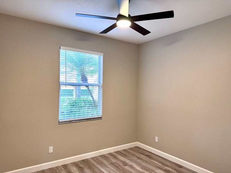 Building Photo - 819 Fairwaycove Ln