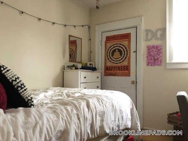 Building Photo - 318 St Paul St