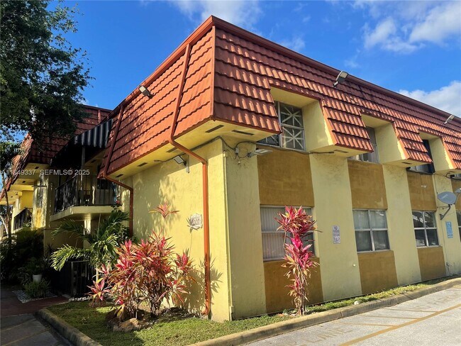 Building Photo - 8007 W 6th Ave