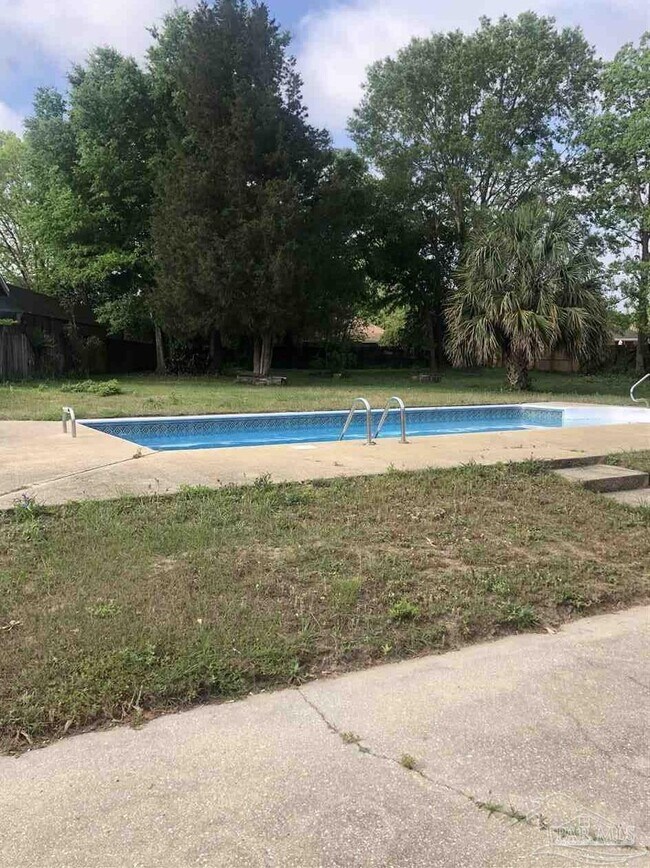 Building Photo - 3885 Hidden Oaks Dr