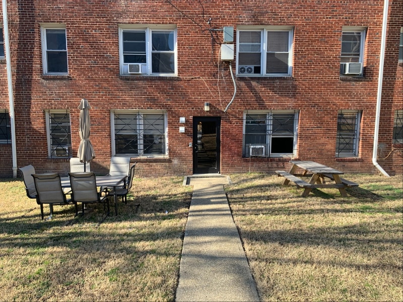 Building Photo - 1135 16th St NE