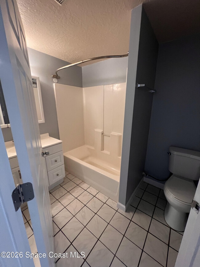 Building Photo - 1330 Lichty St